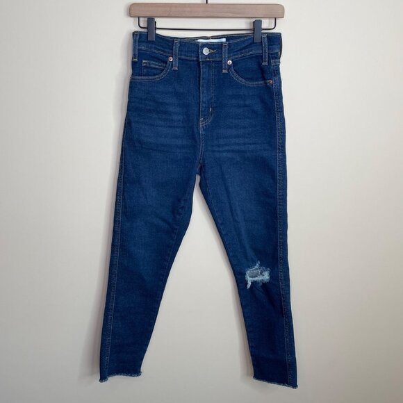 Levi's High Rise Skinny Jeans Size 2 or 26 Distressed Frayed‎ Hem - Picture 1 of 9